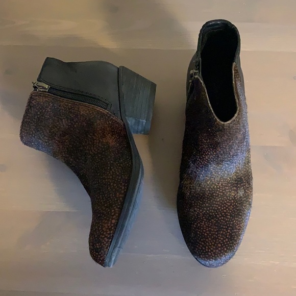 Clarks Cow Hair and Leather Booties - Women’s Size 6 - Picture 3 of 8